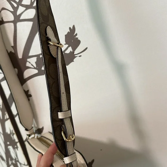 Coach purse - Picture 4 of 8